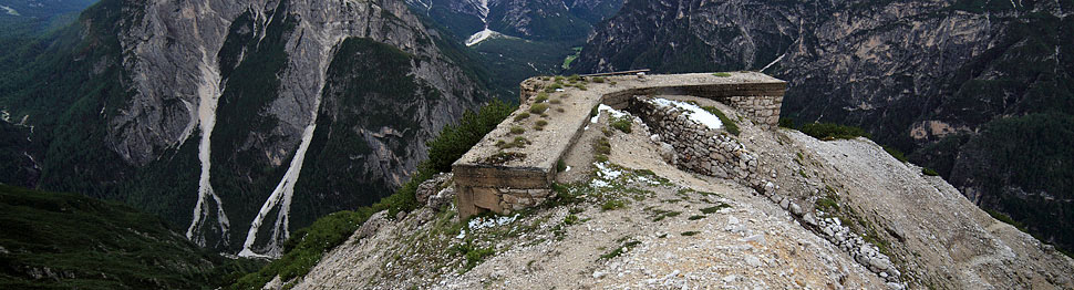 I resti dell'osservatorio di quota 2195