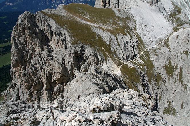 14-Il passo del Vaiolon dallla cresta nord della Roda