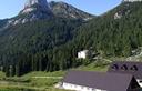 02-Il rifugio casera Cason di Lanza sull'omonimo passo