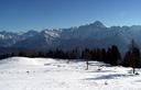 03-Il ripiano sommitale del monte Goriane e le Alpi Giulie