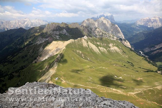 09-Il passo di San Nicolò dalla cima del Col Ombert