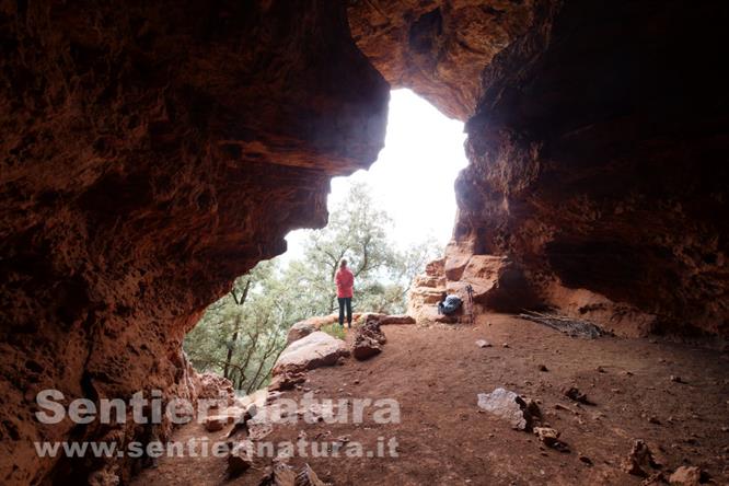 05-L'ingresso della grotta Is Ianas
