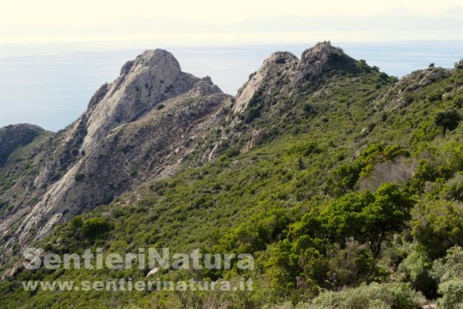 04-La cuspide rocciosa del monte San Bartolomeo