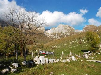 Non ci rimane quindi che ripercorrere a ritroso la via dell'andata rientrando al parcheggio. 