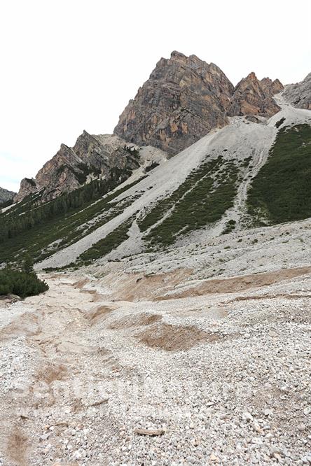 09-La fiumana ghiaiosa, a volte soffice, della Val dei Lersc