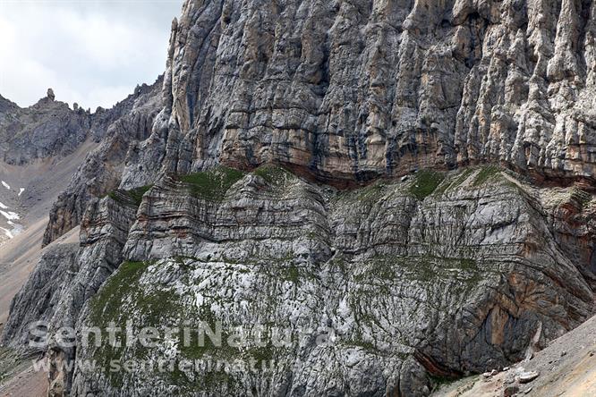17-Stratificazioni rocciose lungo il sentiero di discesa