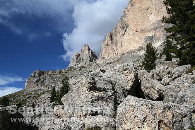 22-Rocce e macigni sul versante occidentale della Roda di Vael