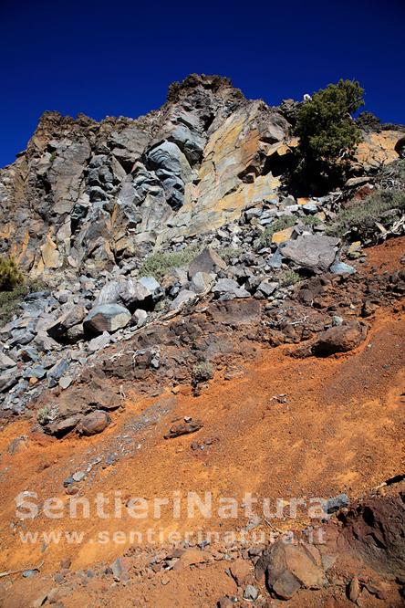 10-Gli accesi colori lungo la cresta del Taburiente - Roque de Los Muchachos