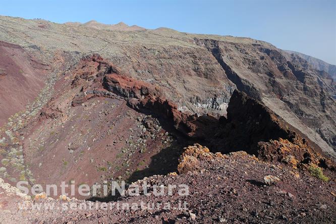 07-Il cratere rossastro della Montaña del Jable