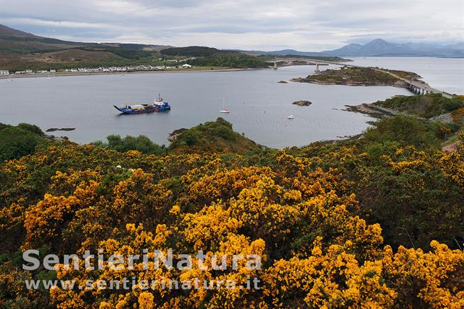 01-Il braccio di mare che separa l'isola di Skye dalla Scozia