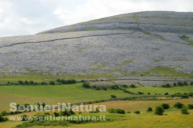 09-Il caratteristico paesaggio del Burren
