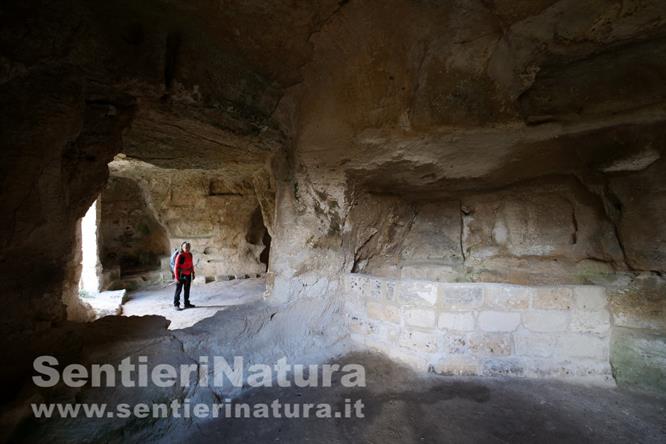 02-L'interno di una casa-grotta al Villaggio Rivolta