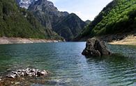 Lungo la Val Silisia dal lago di Selva alle Tronconere